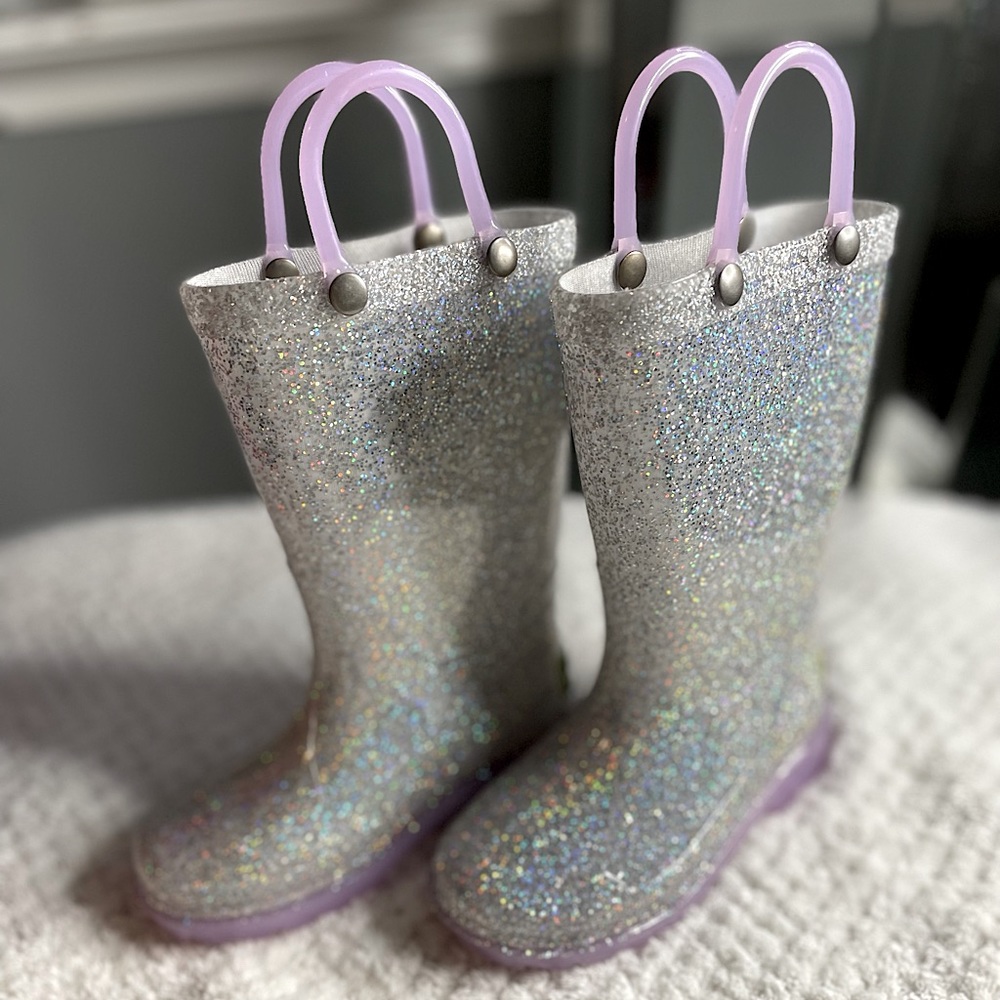 Toddler Light Up rain boots!
